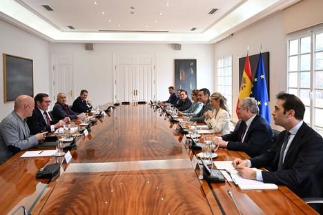 Gobierno y agentes sociales abordan tensiones comerciales y protección industrial