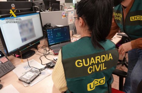 La Guardia Civil detiene a un padre que agredía sexualmente de su hija de 6 meses tras localizar un vídeo en la Deep Web