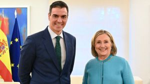 Pedro Sánchez recibe en Moncloa a Hillary Clinton