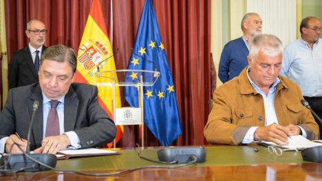Planas firma con Unión de Uniones el acuerdo sobre las 43 medidas de respuesta del Gobierno a las inquietudes de agricultores y ganaderos