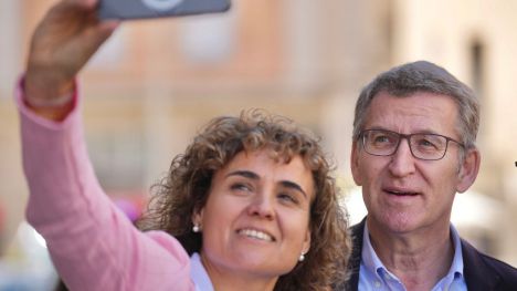'Catalana hasta la médula': Feijóo la lía al anunciar a Dolors Montserrat como cabeza de lista de las elecciones europeas