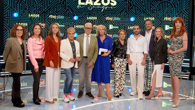 Vuelve 'Lazos de sangre' a La 1 con Jordi González y colaboradoras como Chelo García-Cortés y Valeria Vegas