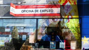 El paro baja de los 2,6 millones en un junio de récord