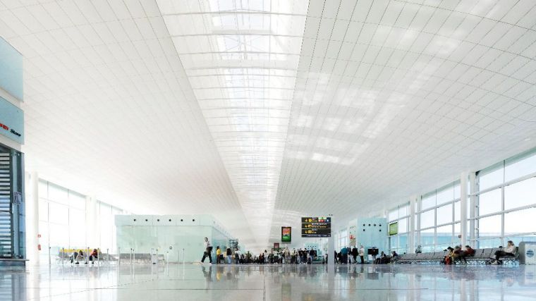 Los aeropuertos españoles registran más de 144 millones de pasajeros en el primer semestre