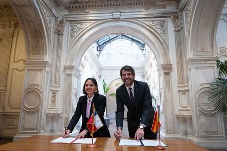 España y Chile firman acuerdo para colaboración cultural en memoria democrática