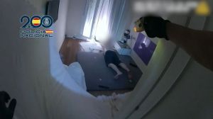 La Policía Nacional rescata a una mujer que estaba siendo agredida en su domicilio por su expareja