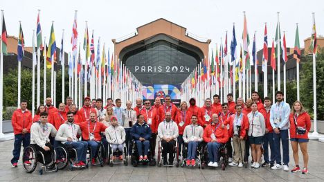 Pedro Sánchez reivindica en París el ejemplo de vida y superación de los deportistas paralímpicos