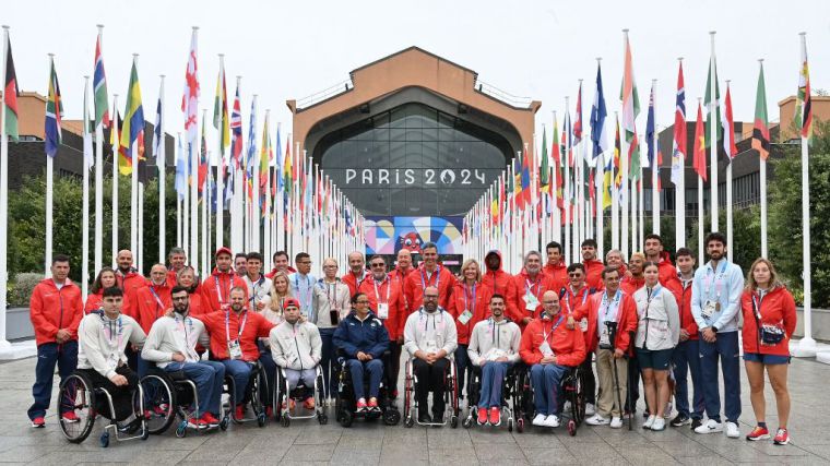 Pedro Sánchez reivindica en París el ejemplo de vida y superación de los deportistas paralímpicos