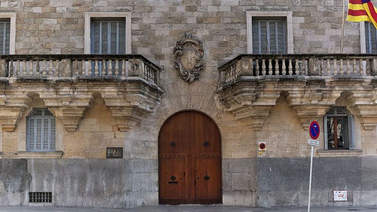 La Audiencia de Balears condena a un hombre por acosar a su vecina durante casi un año