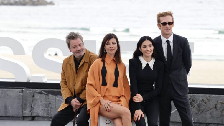 Así es 'Cuando nadie nos ve', con Maribel Verdú, Mariela Garriga y Austin Amelio