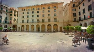 A prisión por robar más de 30.000 euros a la anciana que cuidaba en Alicante
