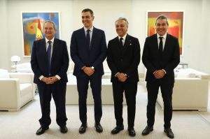 Sánchez aborda con el presidente de la Asociación Europea de Fabricantes de Automóviles los retos de la automoción