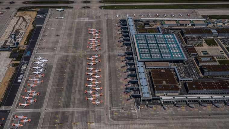 El Gobierno multa a cinco aerolíneas low cost con 179 millones por abusos
