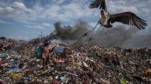 La Unión Europea estima que España sólo recoge selectivamente un 4% de la ropa desechada