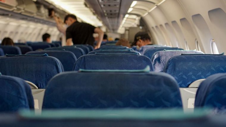 Consumidores europeos se unen contra el cobro de equipaje de mano en aerolíneas low cost
