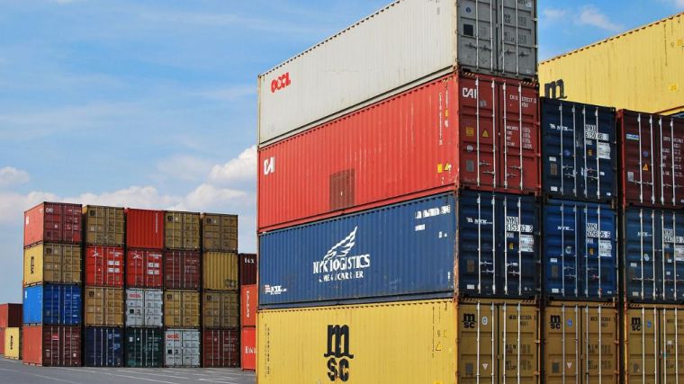 El déficit comercial español cae un 16,6% en abril de 2025