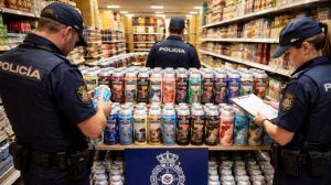 La Policía Nacional incauta más de 200 batidos ilegales en supermercados de Barcelona