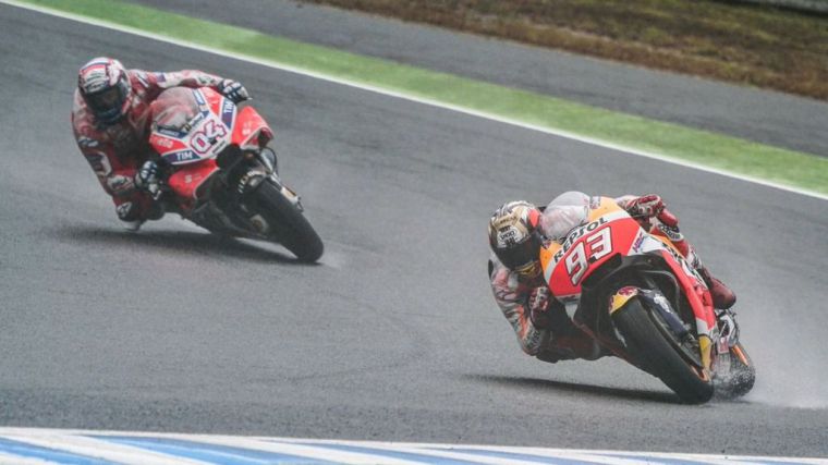 Dovizioso se impone a Márquez en la última vuelta