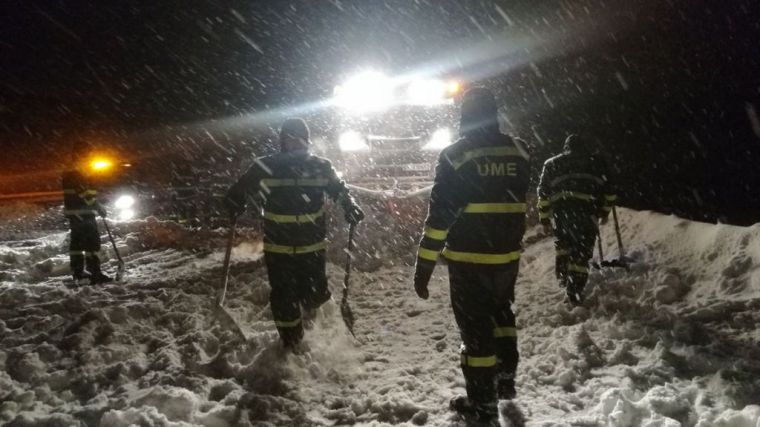 Miles de conductores quedaron atrapados en la AP6 por la nieve