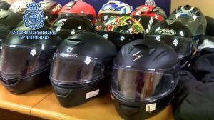 Recuperados 35 cascos de motocicleta que habían sido robados en Madrid