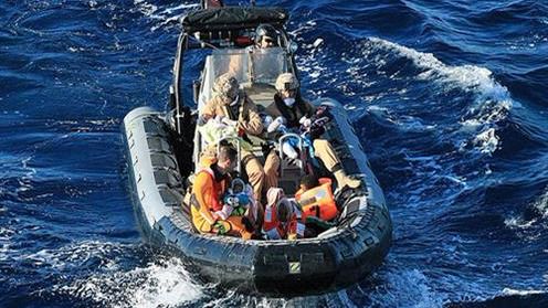 La fragata 'Santa María' rescata a más de 300 personas