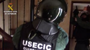 La Guardia Civil desarticula una organización criminal dedicada al tráfico internacional de drogas e interviene dos helicópteros