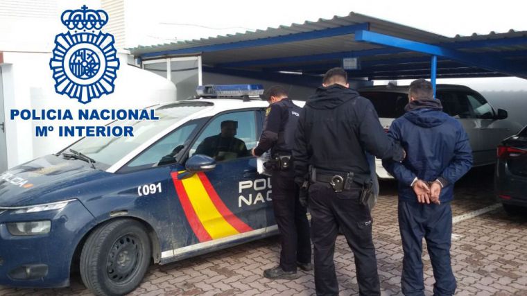 La Policía Nacional incauta 2500 kilos de hachís en la Línea de la Concepción tras frustrar un alijo de drogas en la playa del Tonelero