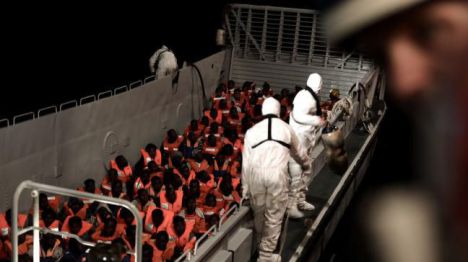 Sánchez señala a Valencia para acoger a los refugiados del buque Aquarius