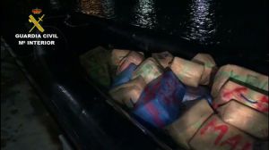 La Guardia Civil incauta en el río Guadalquivir 6 toneladas de hachís