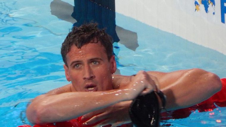 14 meses de sanción a Lochte por esta foto