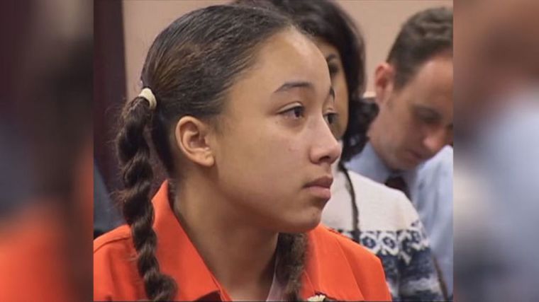 Cyntoia Brown, indultada por asesinar cuando era adolescente a un depredador infantil
