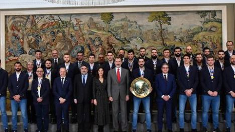 Felipe y Letizia reciben en audiencia a los 'Hispanos', bicampeones de Europa de Balonmano