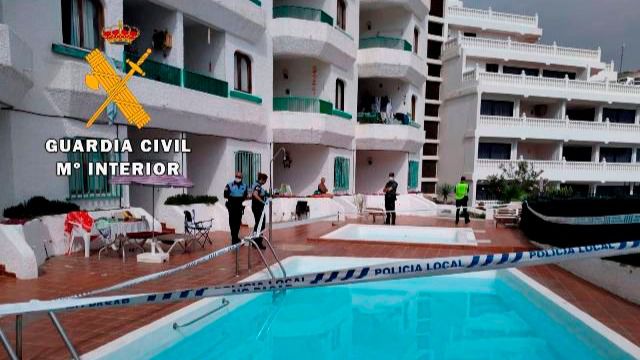 La Guardia Civil desmantela una fiesta en una piscina comunitaria en Gran Canaria