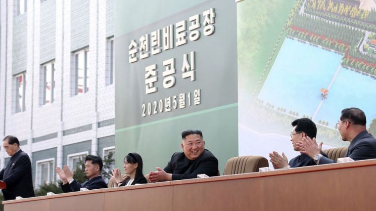 Kim Jong-un reaparece tras especularse durante semanas sobre su muerte