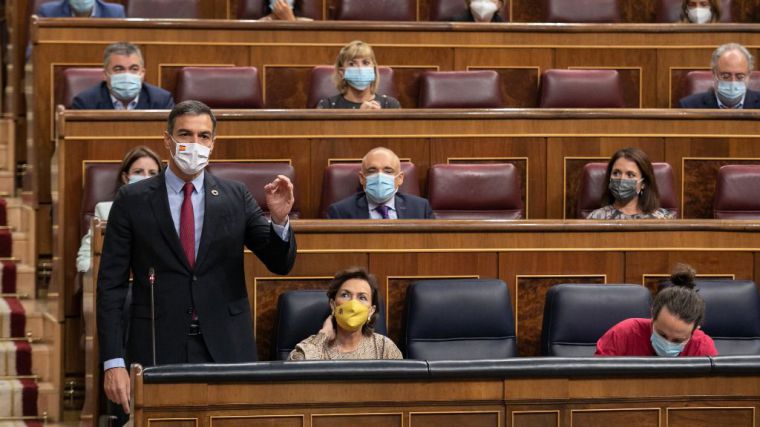 Sánchez a Casado: 'Los únicos recortes han de ser a la corrupción del PP'