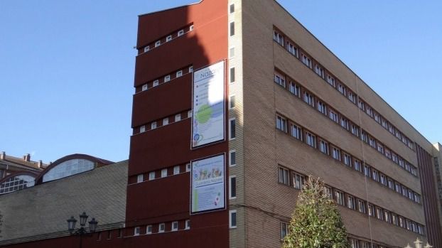 Detenida una mujer tras agredir a su expareja a la salida del colegio en Oviedo