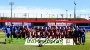 La RFEF entrega la Copa de campeón de Primera Iberdrola al FC Barcelona