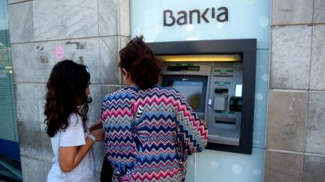 El Ministerio de Asuntos Económicos aprueba la fusión de Caixabank y Bankia