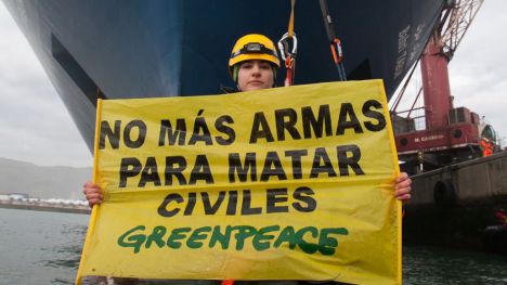 Las ONG retan al Gobierno español a 'abandonar el lado oscuro' y a suspender la venta de armas