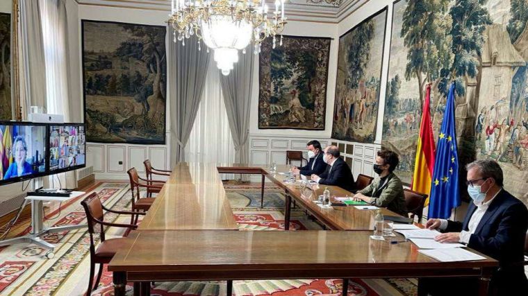 Miquel Iceta mantiene una reunión telemática con los delegados y delegadas del Gobierno