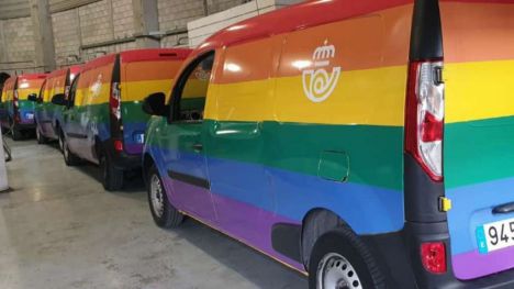 Correos recibe el Premio Diversa por visibilizar la realidad LGTBI en España