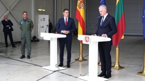 Sánchez destaca en Lituania el compromiso de España con la defensa común de los aliados