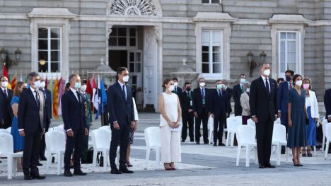 España rinde homenaje a las víctimas del Covid-19 centrándose en la esperanza