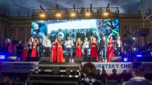 El Coro Turetsky & Soprano llenan la Plaza de Oriente de Madrid