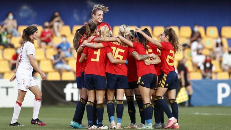 La Selección española femenina, por primera vez, entre las diez mejores del mundo