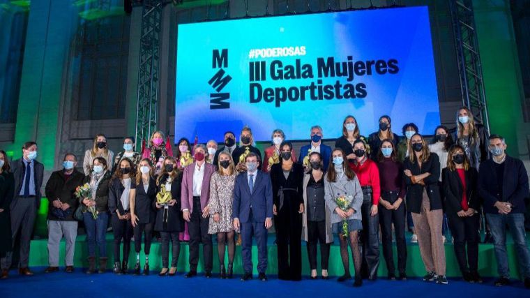 Baloncesto: El Ayuntamiento de Madrid galardona a las 'women in black' de Movistar Estudiantes