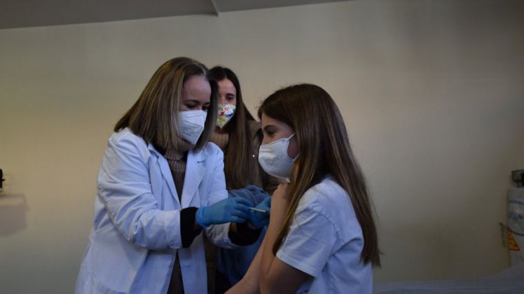 Darias pone en valor la vacunación pediátrica: 'Supone un hito muy importante para atajar la pandemia'