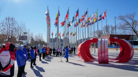 Los atletas de Beijing 2022 firman el Mural de la Tregua Olímpica