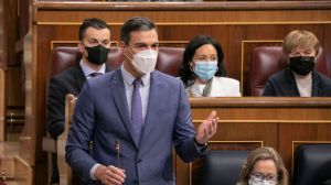 Sánchez considera que Feijóo es la misma solución que Casado