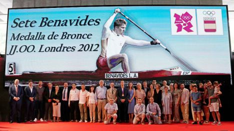 Sete Benavides recibe su medalla de bronce de Londres 2012 en el COE